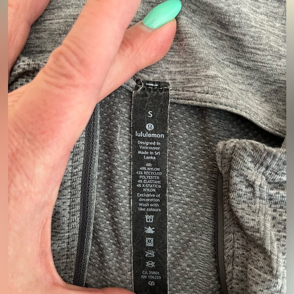 Lululemon Gray Quarter-Zip Women's Exercise Top - Picture 5 of 6